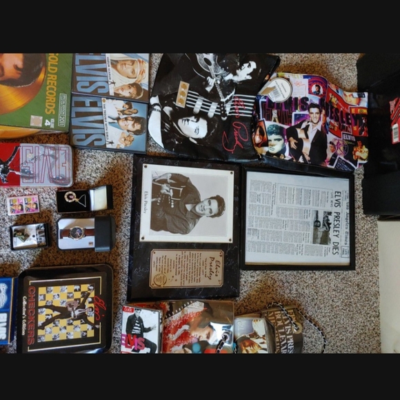 Elvis memorabilia - Picture 7 of 9